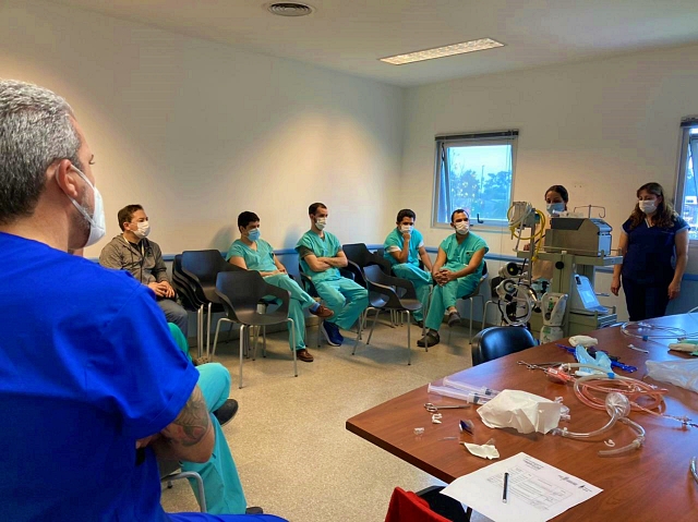 El equipo de salud se entrena en la utilización de ECMO, un equipo de alta complejidad para asistir a pacientes con deterioro pulmonar y cardíaco grave